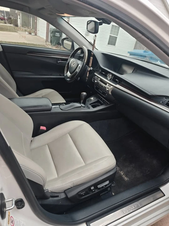 2013 Lexus ES 6th Gen - Image 18 of 20