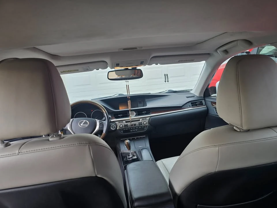 2013 Lexus ES 6th Gen - Image 11 of 20