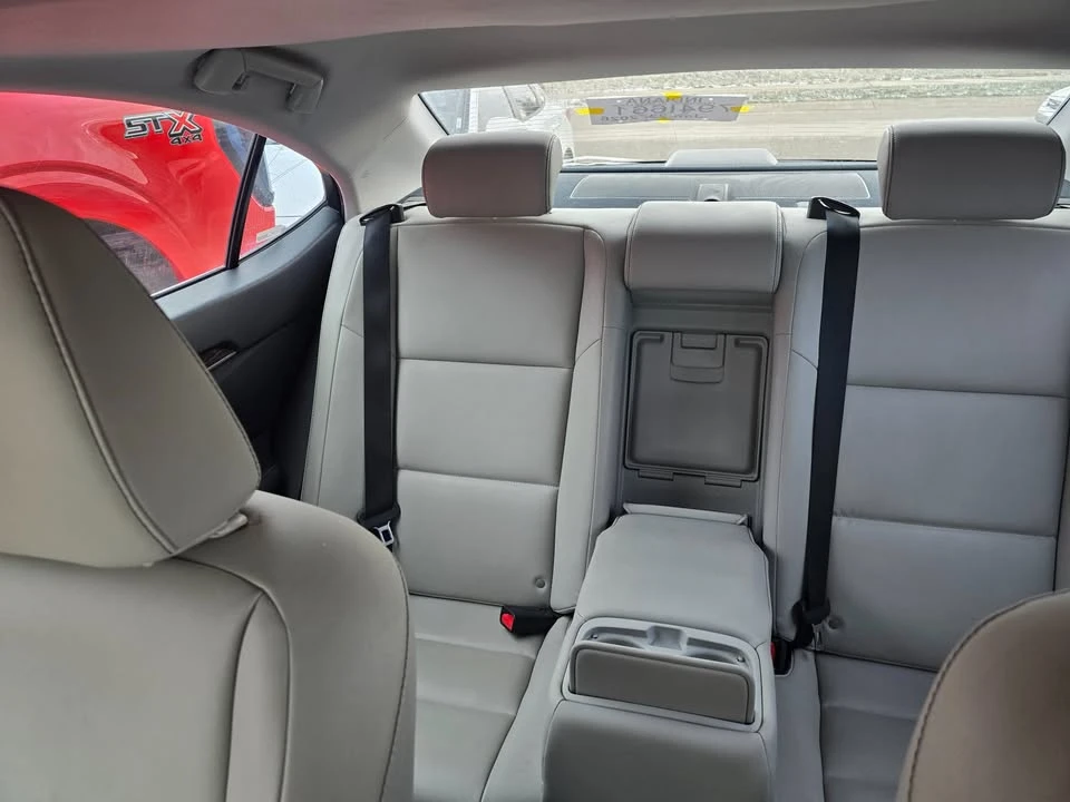2013 Lexus ES 6th Gen - Image 5 of 20