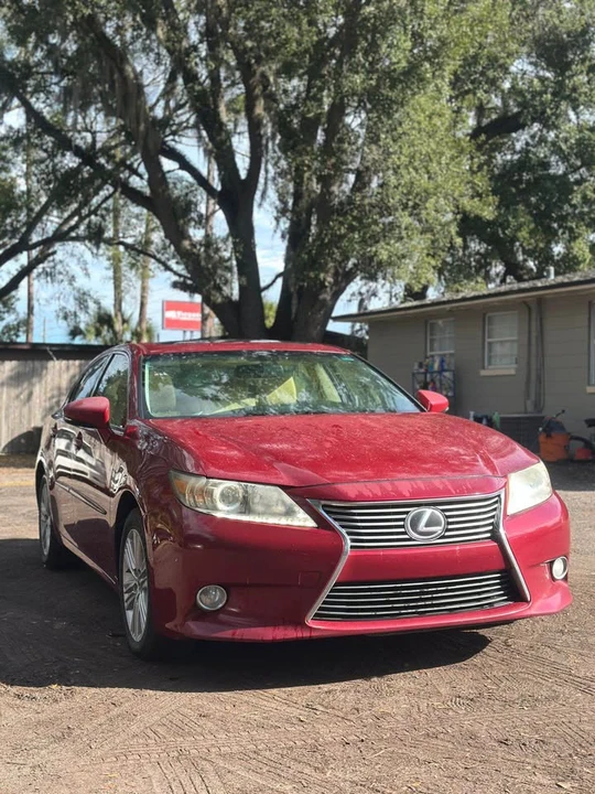 2013 Lexus ES 6th Gen - Image 2 of 17