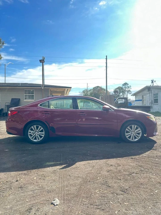 2013 Lexus ES 6th Gen - Image 12 of 17
