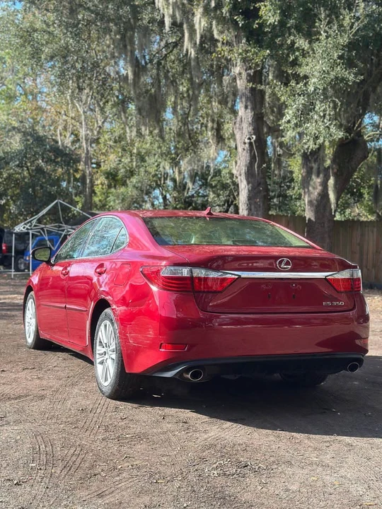 2013 Lexus ES 6th Gen - Image 8 of 17