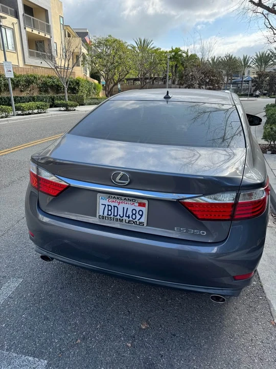 2013 Lexus ES 6th Gen - Image 2 of 9