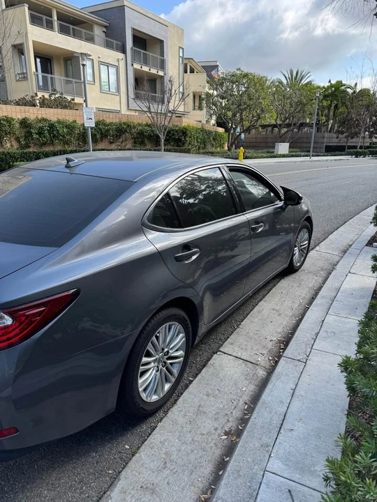 2013 Lexus ES 6th Gen - Image 3 of 9