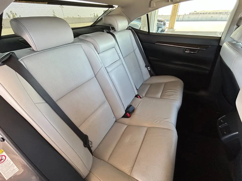 2013 Lexus ES 6th Gen - Image 17 of 18