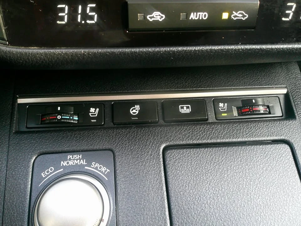 2013 Lexus ES 6th Gen - Image 13 of 15