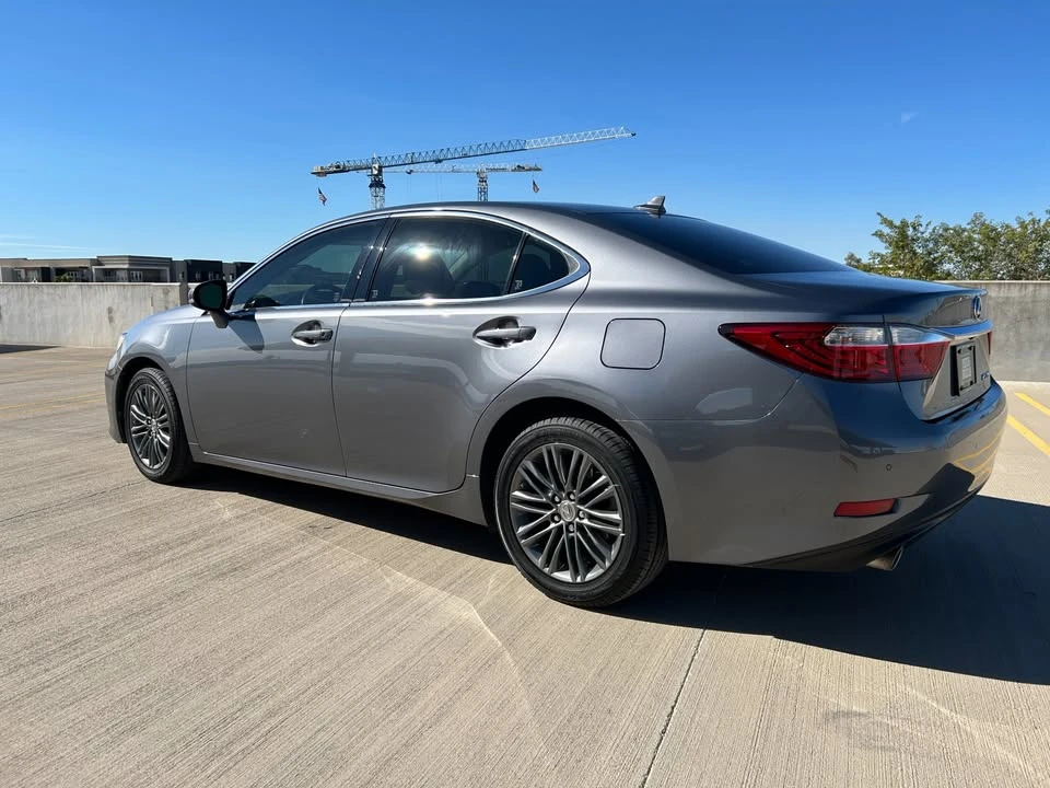 2013 Lexus ES 6th Gen - Image 5 of 18
