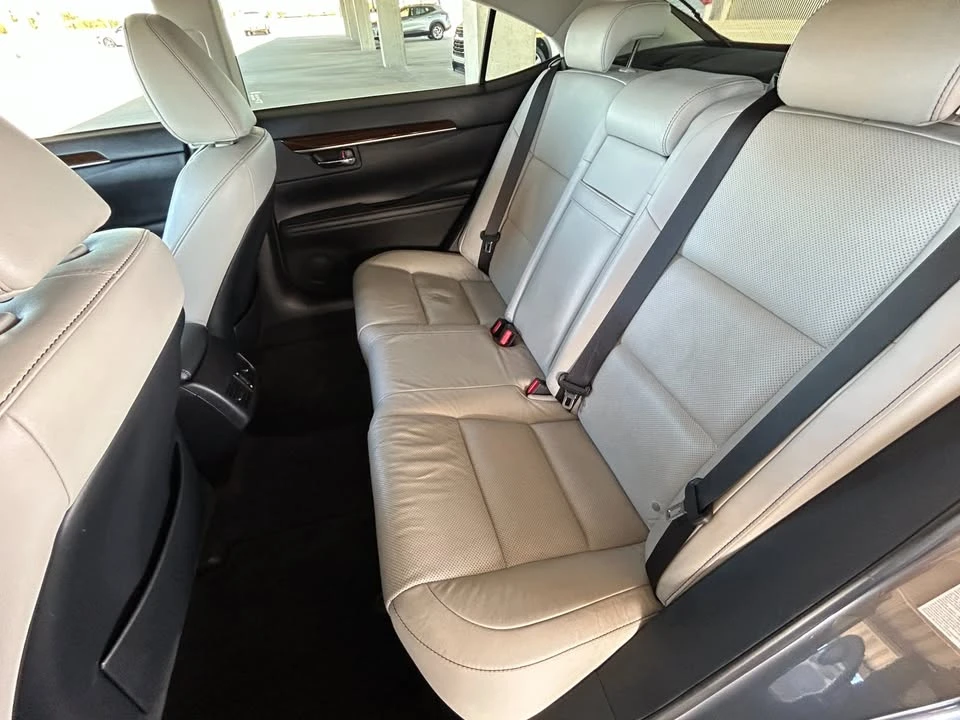 2013 Lexus ES 6th Gen - Image 13 of 18