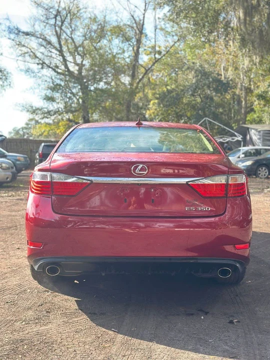 2013 Lexus ES 6th Gen - Image 9 of 17