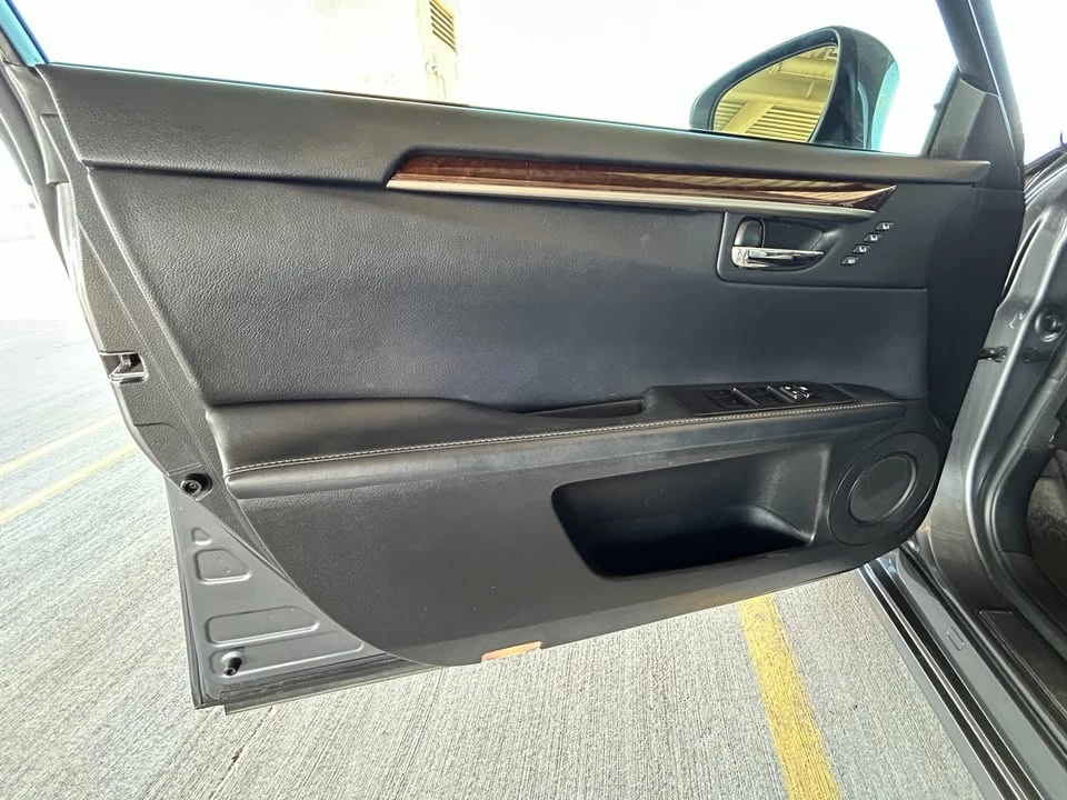 2013 Lexus ES 6th Gen - Image 12 of 18