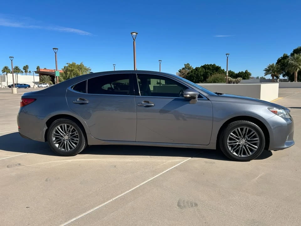 2013 Lexus ES 6th Gen - Image 8 of 18