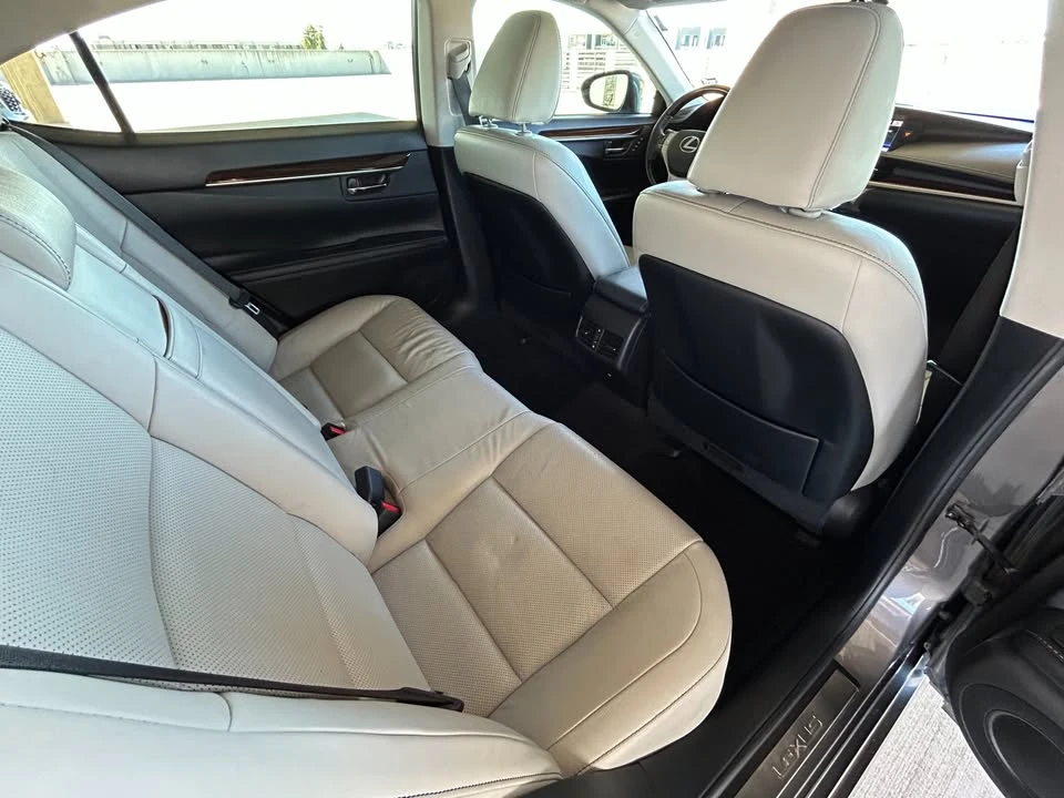 2013 Lexus ES 6th Gen - Image 16 of 18