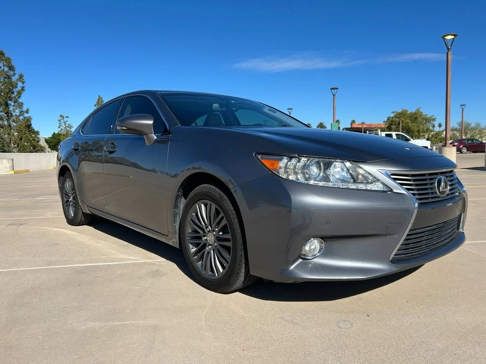 2013 Lexus ES 6th Gen - Image 7 of 18