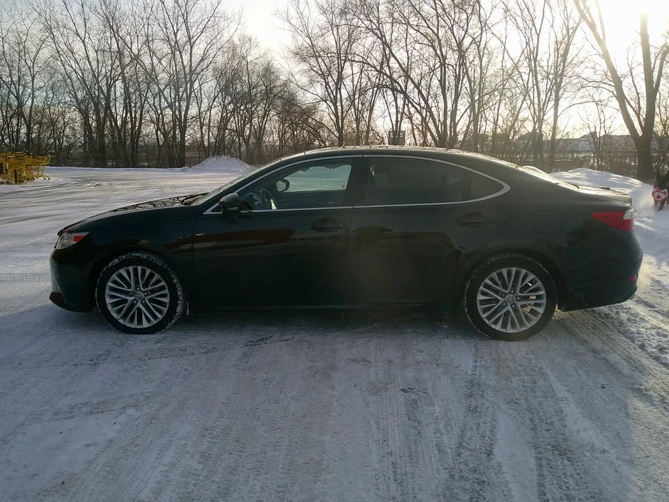 2013 Lexus ES 6th Gen - Image 5 of 15