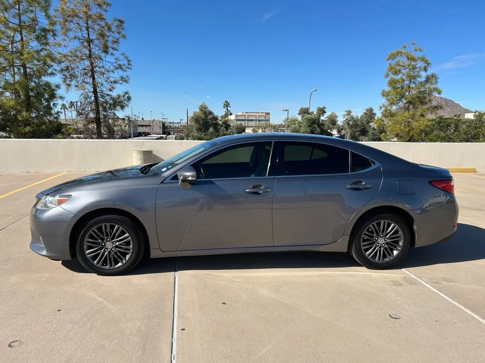 2013 Lexus ES 6th Gen - Image 6 of 18