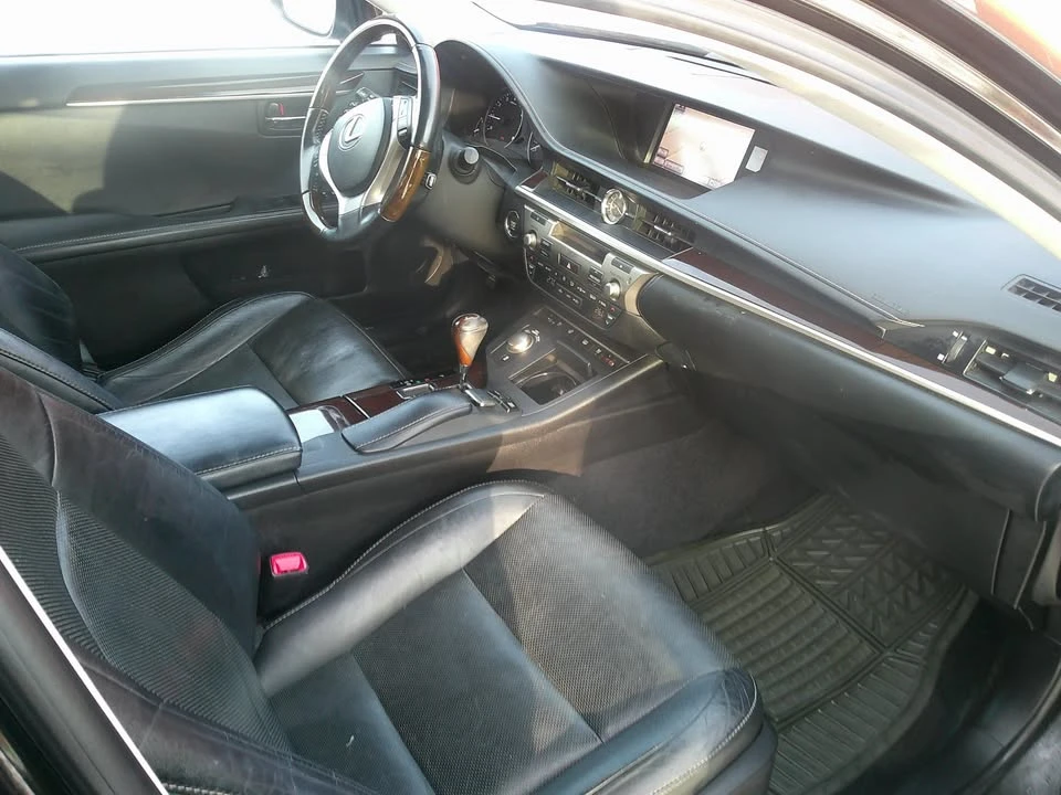 2013 Lexus ES 6th Gen - Image 8 of 15