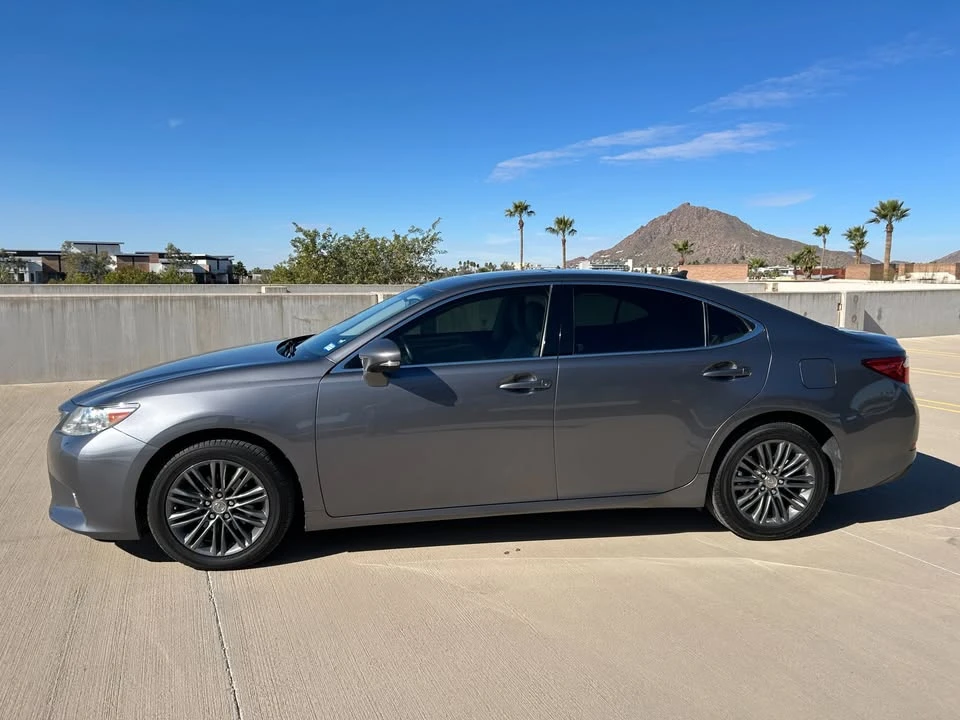 2013 Lexus ES 6th Gen - Image 3 of 18