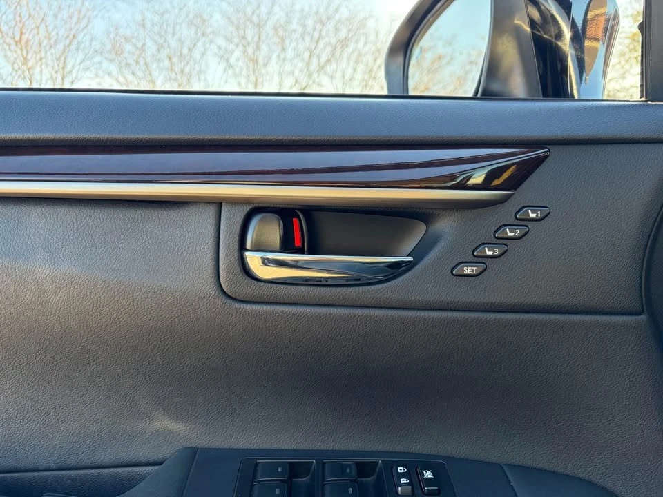 2013 Lexus ES 6th Gen - Image 10 of 13