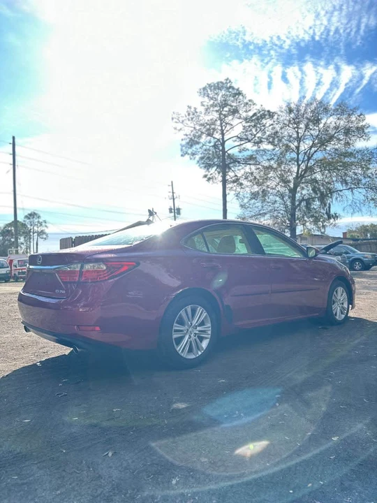 2013 Lexus ES 6th Gen - Image 11 of 17