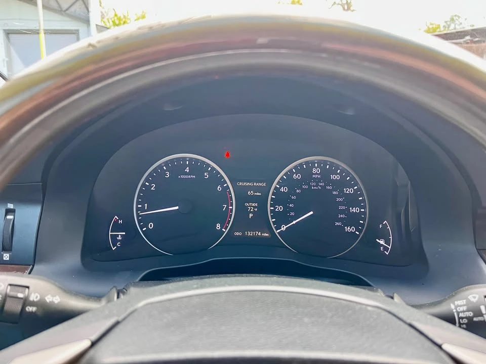 2013 Lexus ES 6th Gen - Image 9 of 12