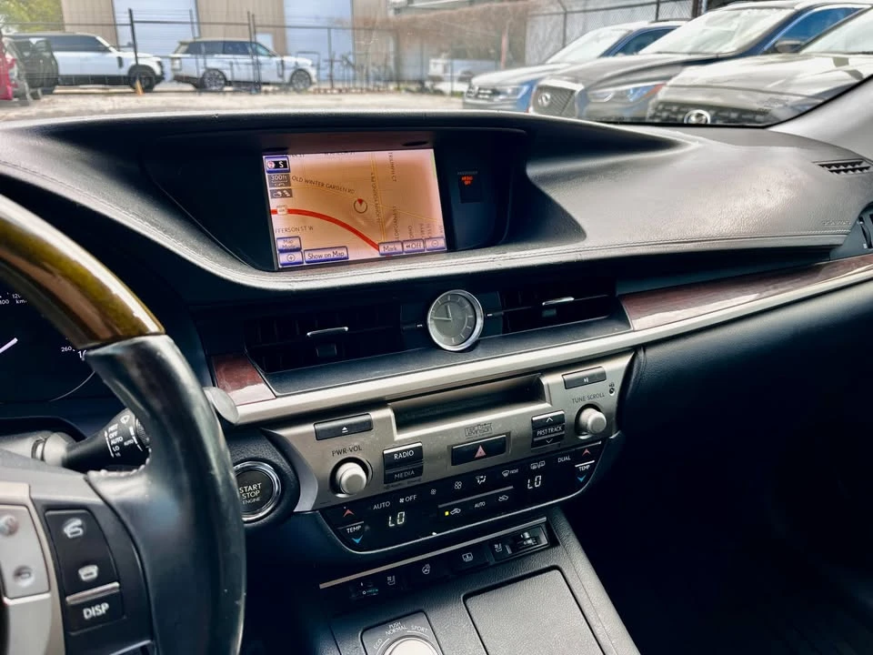 2013 Lexus ES 6th Gen - Image 10 of 12