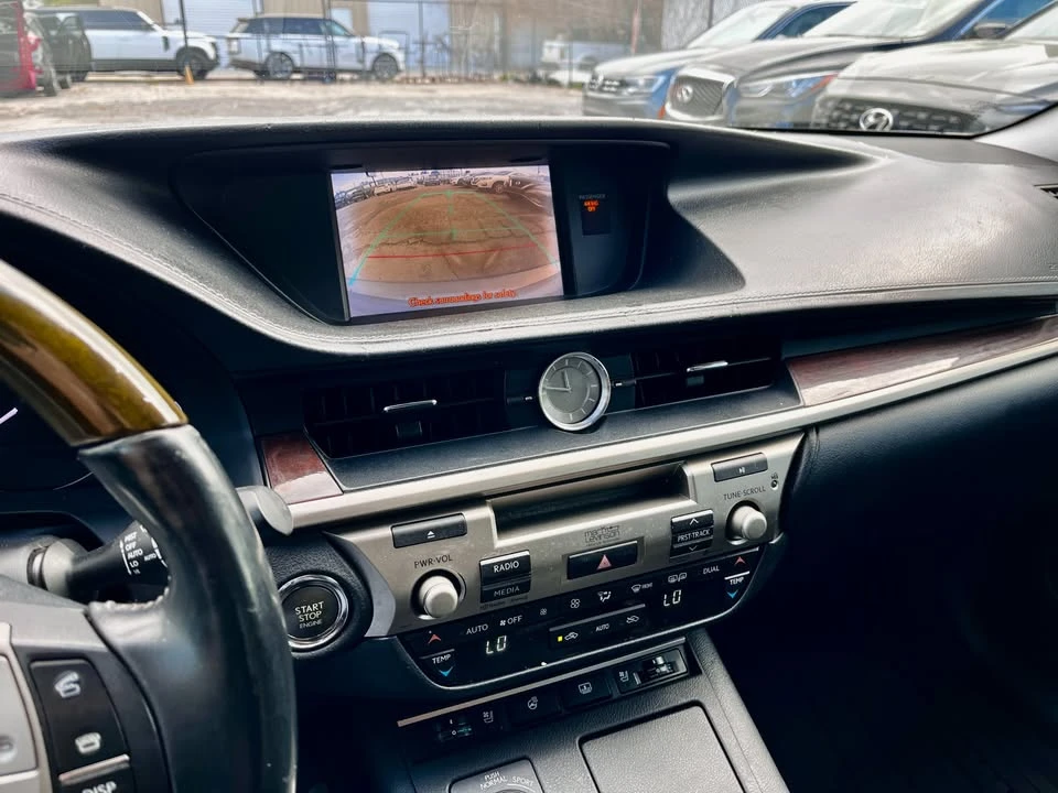 2013 Lexus ES 6th Gen - Image 11 of 12