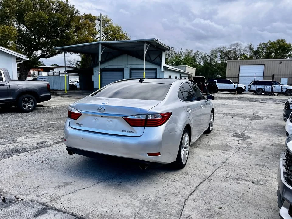 2013 Lexus ES 6th Gen - Image 3 of 12