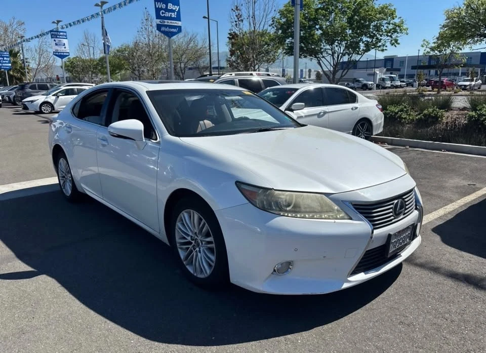 2013 Lexus ES 6th Gen - Image 8 of 11