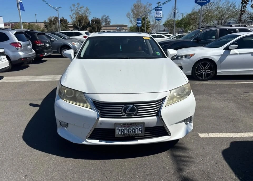 2013 Lexus ES 6th Gen - Image 7 of 11