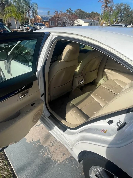 2013 Lexus ES 6th Gen - Image 5 of 9