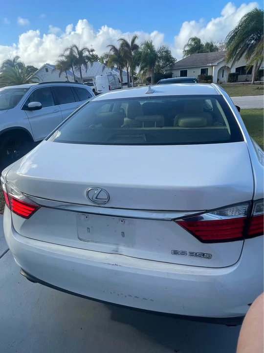 2013 Lexus ES 6th Gen - Image 2 of 9