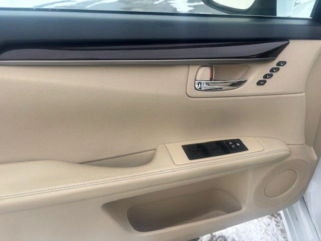 2013 Lexus ES 6th Gen - Image 13 of 20