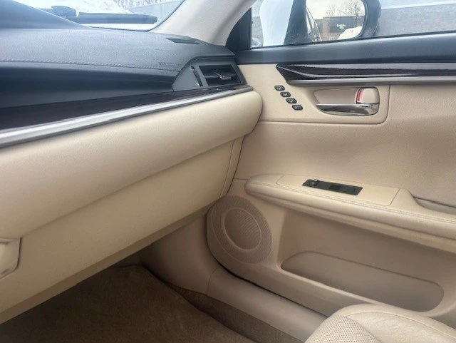 2013 Lexus ES 6th Gen - Image 19 of 20