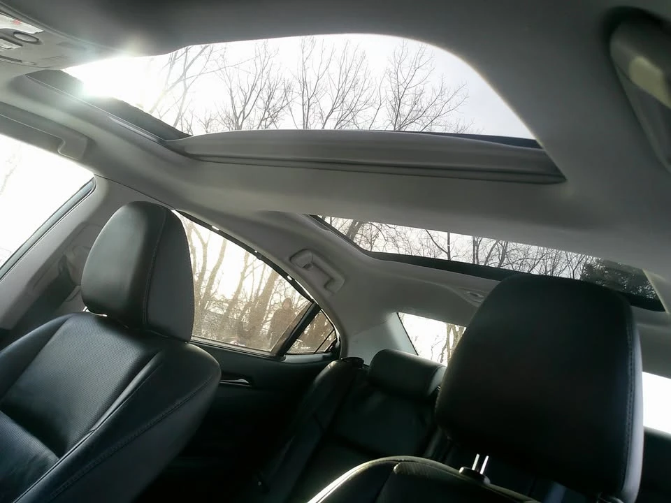 2013 Lexus ES 6th Gen - Image 11 of 15