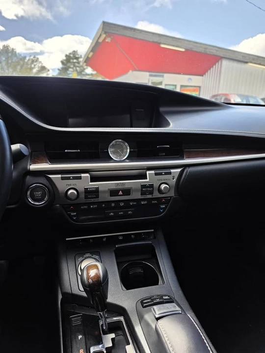 2013 Lexus ES 6th Gen - Image 4 of 7