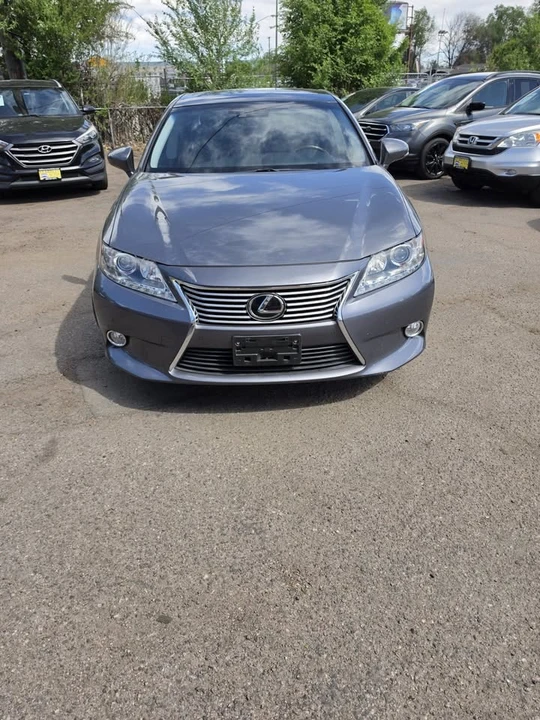2013 Lexus ES 6th Gen - Image 2 of 7