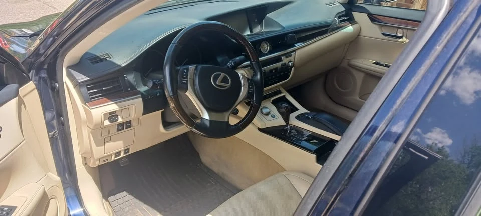 2013 Lexus ES 6th Gen - Image 3 of 7