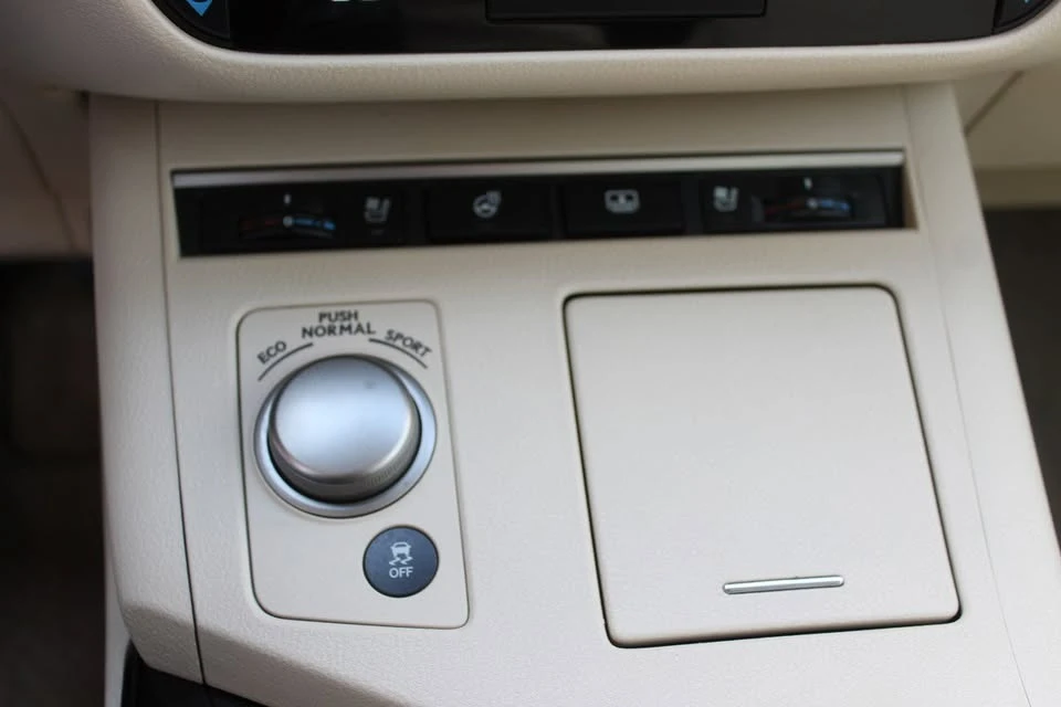 2013 Lexus ES 6th Gen - Image 18 of 20
