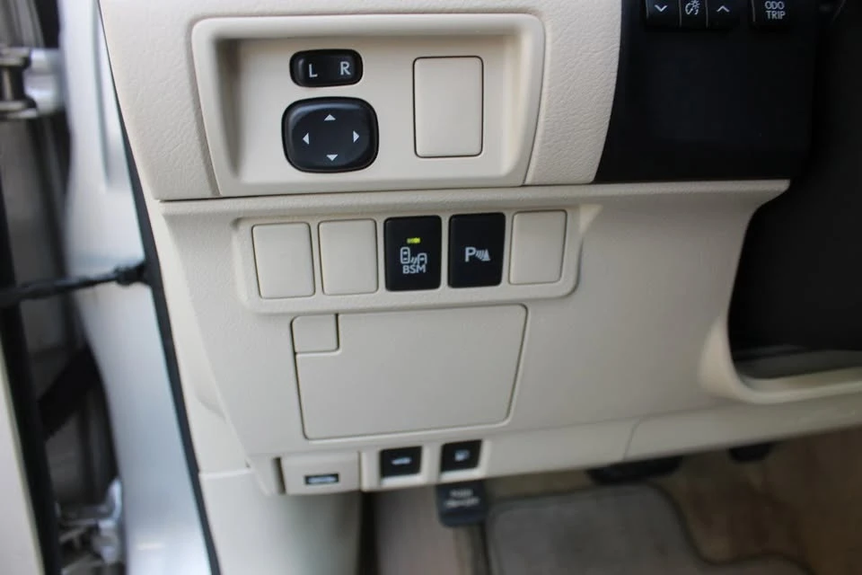 2013 Lexus ES 6th Gen - Image 16 of 20