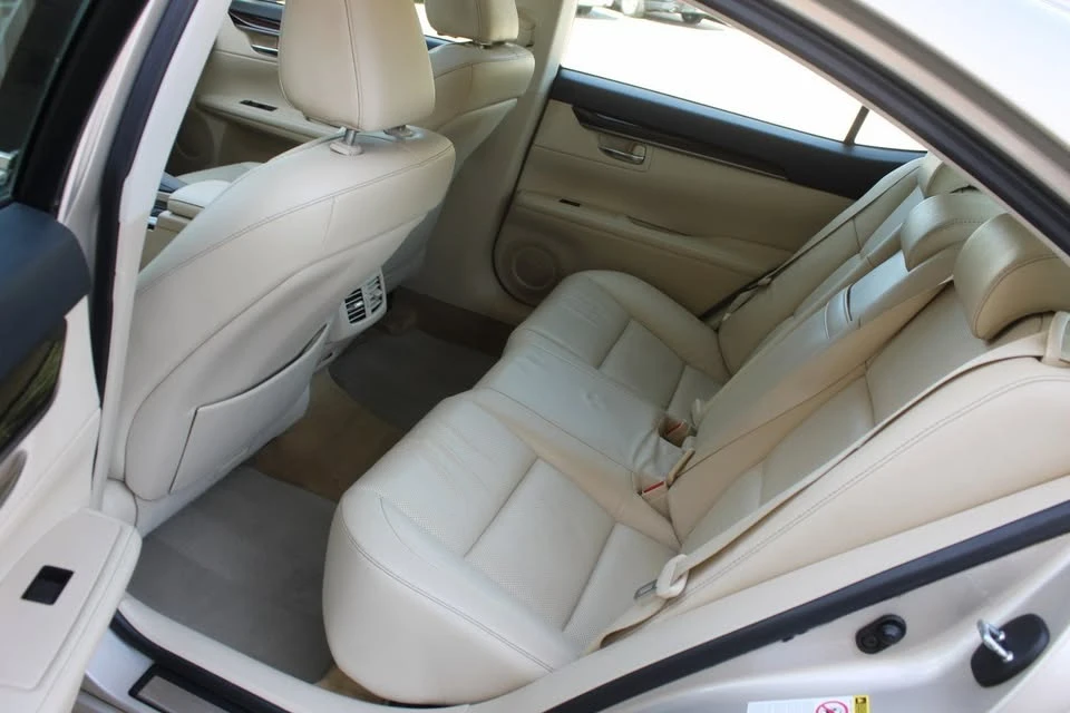 2013 Lexus ES 6th Gen - Image 13 of 20