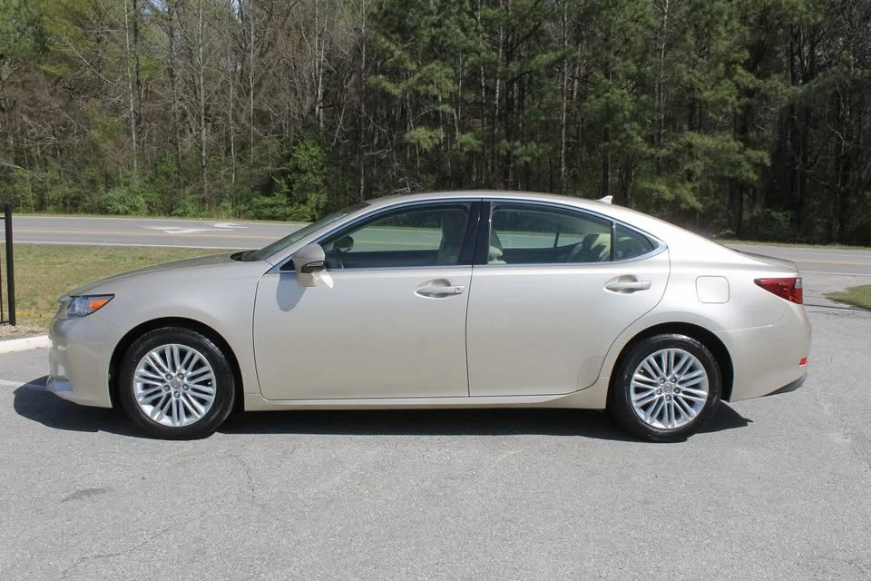 2013 Lexus ES 6th Gen - Image 7 of 20