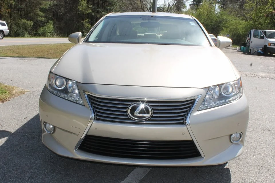 2013 Lexus ES 6th Gen - Image 2 of 20