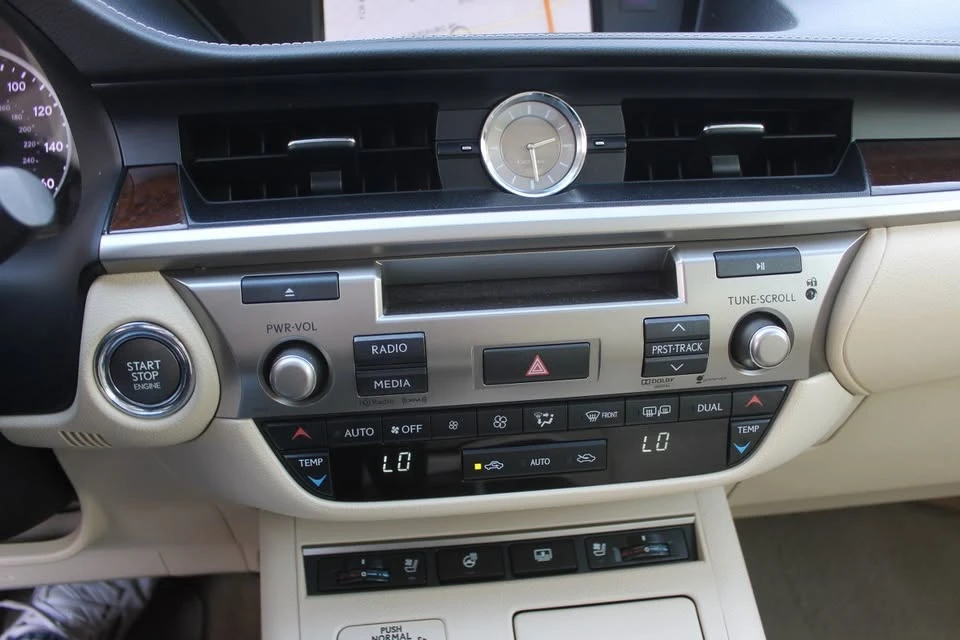 2013 Lexus ES 6th Gen - Image 19 of 20