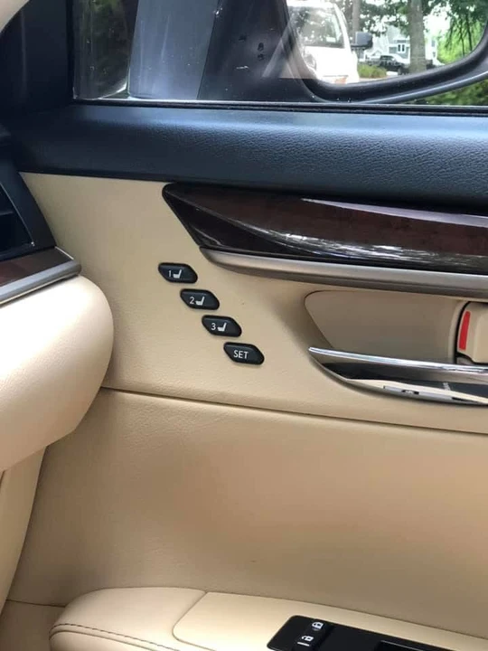 2013 Lexus ES 6th Gen - Image 9 of 19