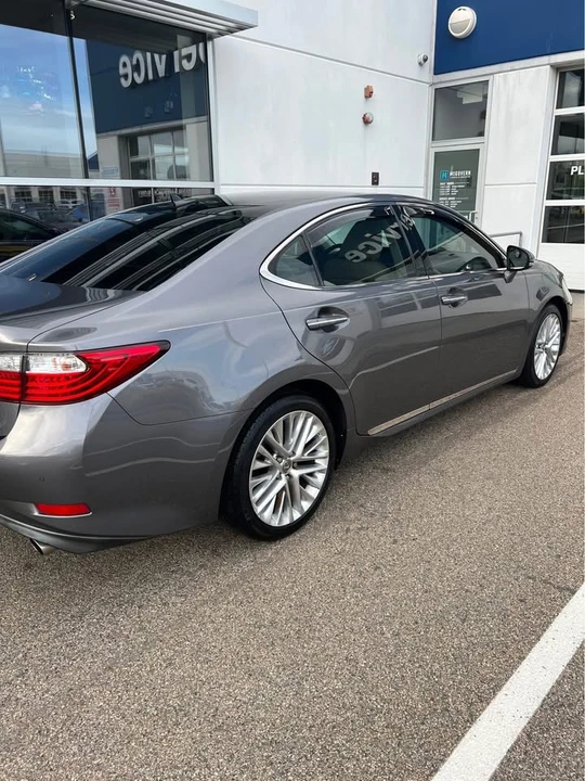 2013 Lexus ES 6th Gen - Image 16 of 19