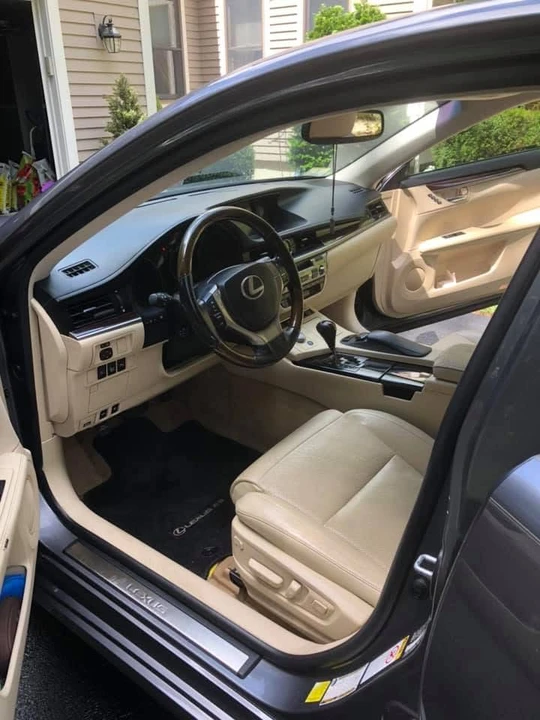 2013 Lexus ES 6th Gen - Image 12 of 19