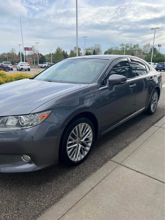 2013 Lexus ES 6th Gen - Image 18 of 19