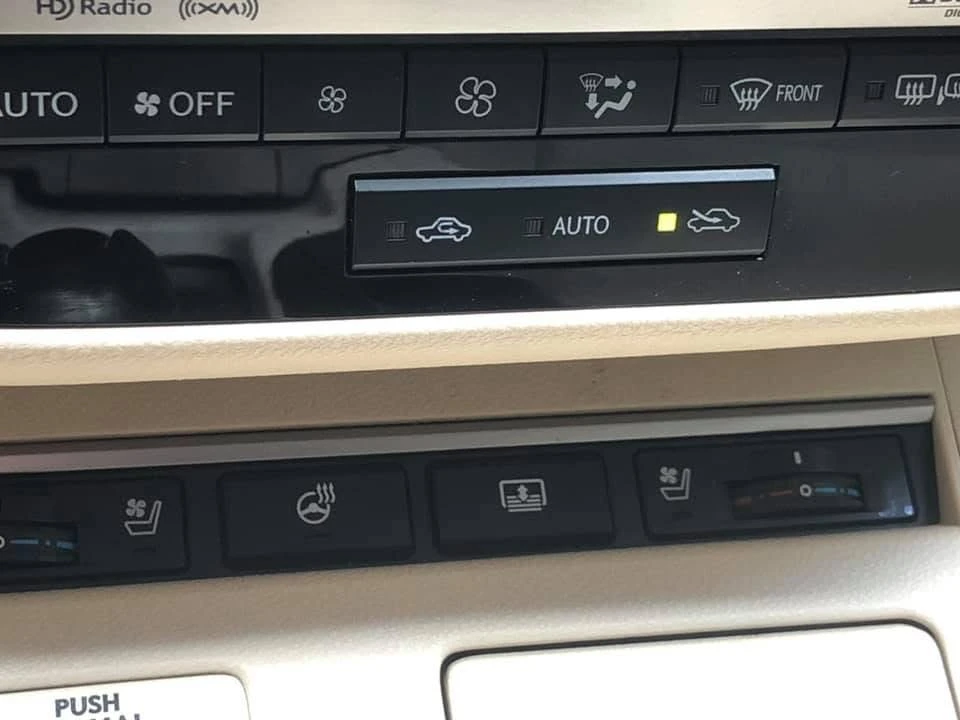2013 Lexus ES 6th Gen - Image 10 of 19