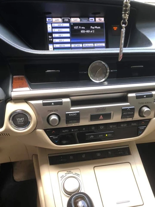 2013 Lexus ES 6th Gen - Image 7 of 19