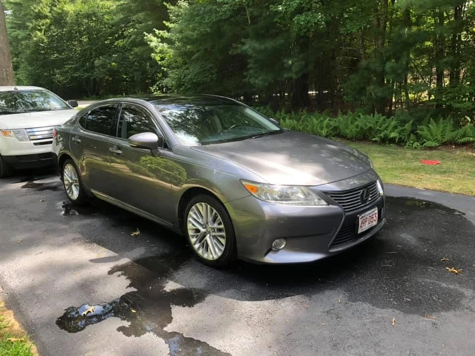 2013 Lexus ES 6th Gen - Image 2 of 19